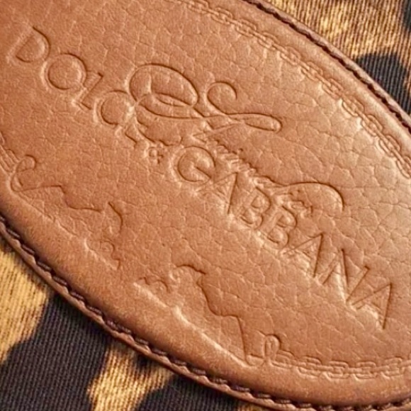 Dolce & Gabbana animalier
Collection messenger bag - Picture 16 of 16